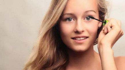 Light make-up pentru adolescenți în școală