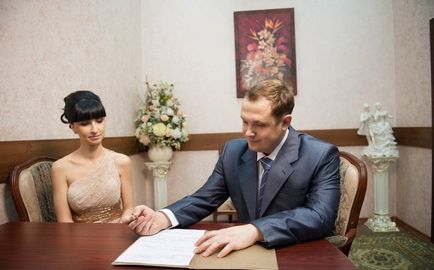 Netorzhestvennaya înregistrarea căsătoriei în oficiul registrului (fotografii)