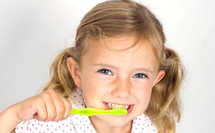 De ce dintii devin metode galben și albire