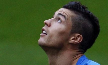 Cristiano Ronaldo hairstyle (foto)