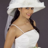 Coafuri pentru o nunta cu pălării și voaluri