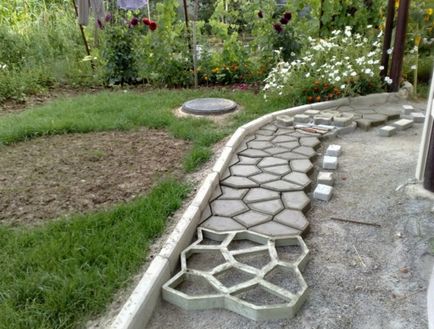 Cale de grădină din beton, cu mâinile argumente pro și contra lor