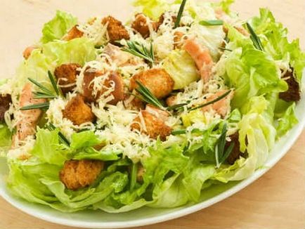 Salata Caesar cu pui - o reteta clasica simplu cu crutoane