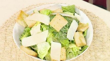 Salata Caesar cu reteta de pui este un clasic in casa - cele mai recente știri de azi