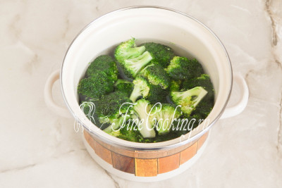 Salata cu broccoli si rosii - reteta cu o fotografie