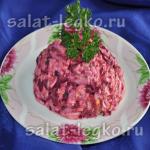 Salata cu salam, brânză și roșii - rețeta cu o fotografie