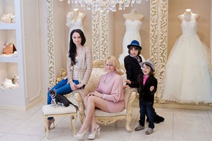 Salonul de rochii de mireasă în centrul Moscovei, rochii de mireasa elegante în magazin de moda nunta în