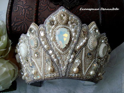 Rhinestones și Rivoli în crearea de bijuterii (pietre) Rhinestones și Rivoli în crearea de bijuterii