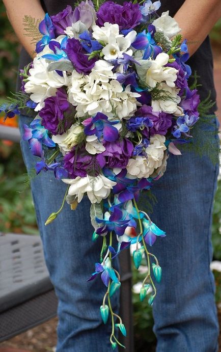 Buchet de frezii flori deosebite pentru o mireasa romantica