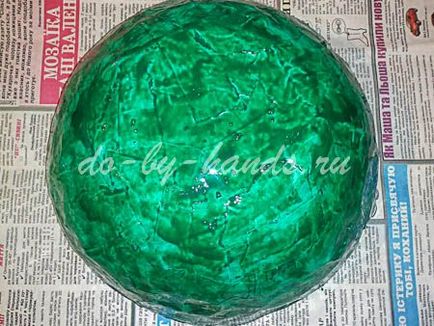 mache plate papier cu mâinile lor