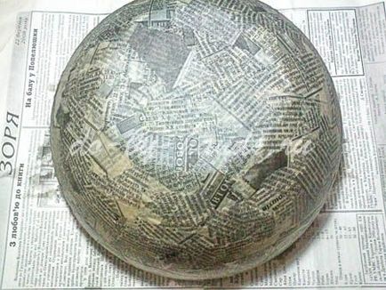 mache plate papier cu mâinile lor