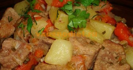 cartofi la cuptor cu carne și legume