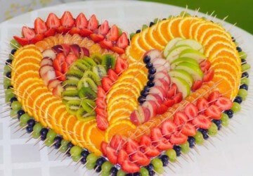 Decorarea prăjituri cu fructe de pădure și fructe foto, video