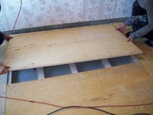 Alinierea podeaua de lemn sub laminat