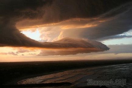 fulger de vară - un fenomen natural înainte de furtună