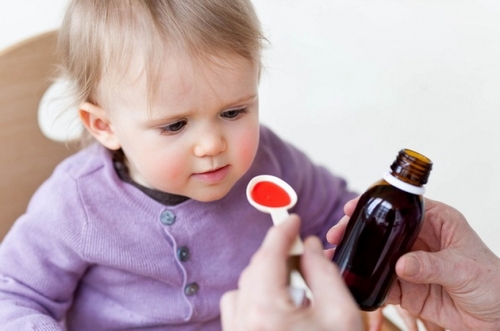 гнійна ангіна у дітей лікування в домашніх умовах швидко антибіотики ніж полоскати горло симптоми ознаки причини наслідки