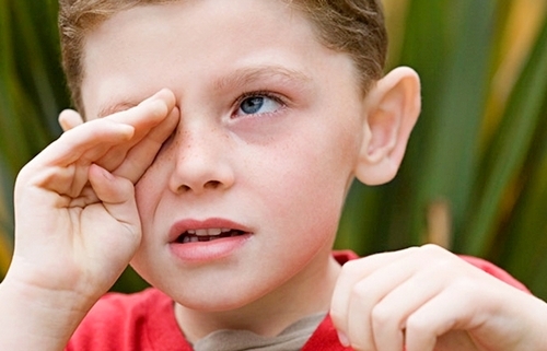 нервовий тик у дитини симптоми лікування причини народними засобами моргання очима що робити як лікувати