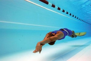 як лікувати спину в басейні