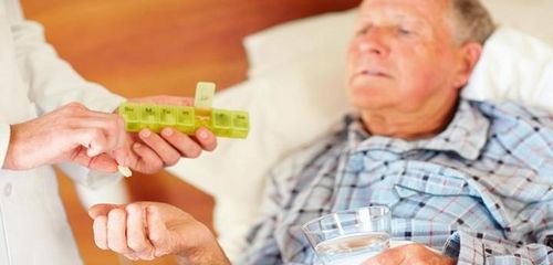 як лікувати пневмонію у літніх людей