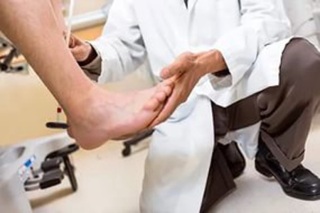 розтягнення зв'язки стопа голеностоп лікування нога мазь розрив надрив допомогу