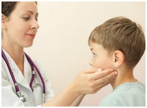 дитина лімфовузол вухо збільшення запалення причини лікування
