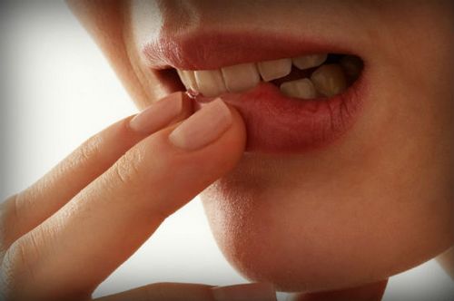 як лікувати прищі навколо рота