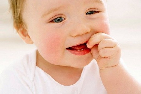 пронос прорізування зубів дитина лікування