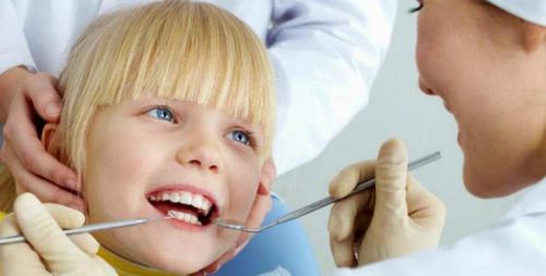лікувати карієс молочних зубів