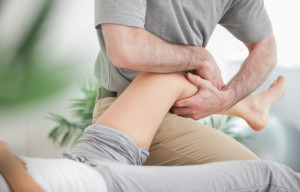 як лікувати розтягнення коліна в домашніх умовах
